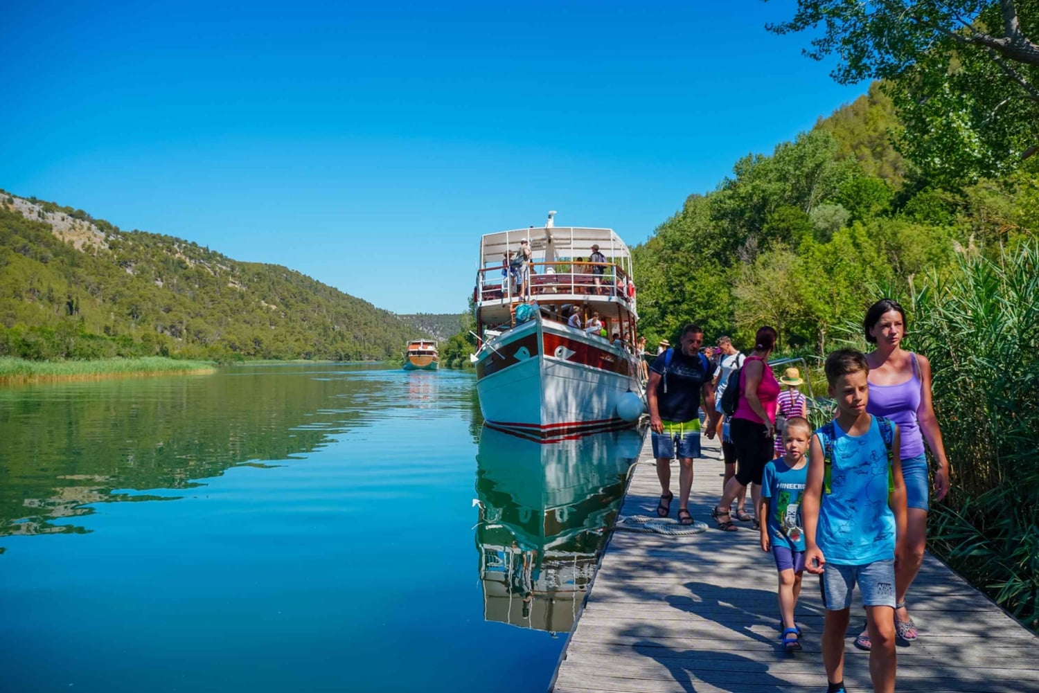 Split: Viagem às cascatas de Krka com cruzeiro de barco e natação