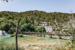 Split: Tur til Krka-fossene med båtcruise og bading