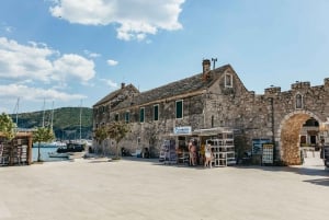Split: Passeio pelas cachoeiras de Krka com cruzeiro de barco e natação