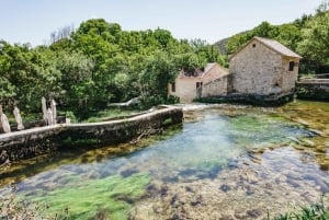 Split: Viagem às cascatas de Krka com cruzeiro de barco e natação