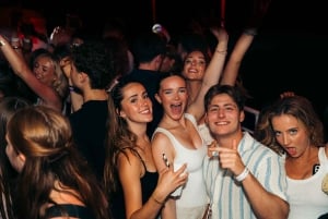 Split: nocna impreza na łodzi z darmowymi shotami, DJ-em i after party