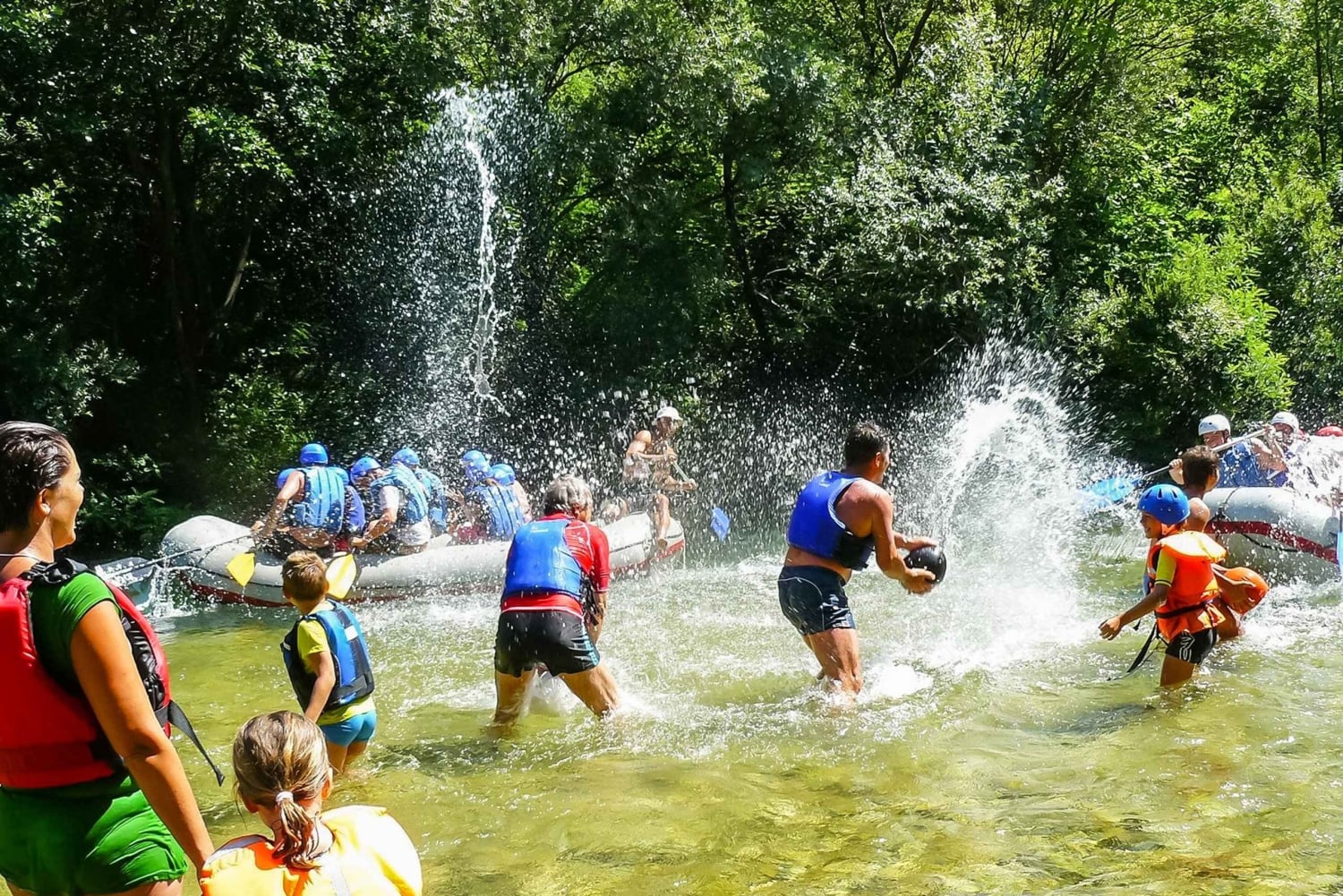 Split/Omiš: Raften op de Cetina rivier met klifsprong & zwemmen