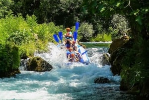Split/Omiš: Rafting en el río Cetina con salto de acantilado y natación