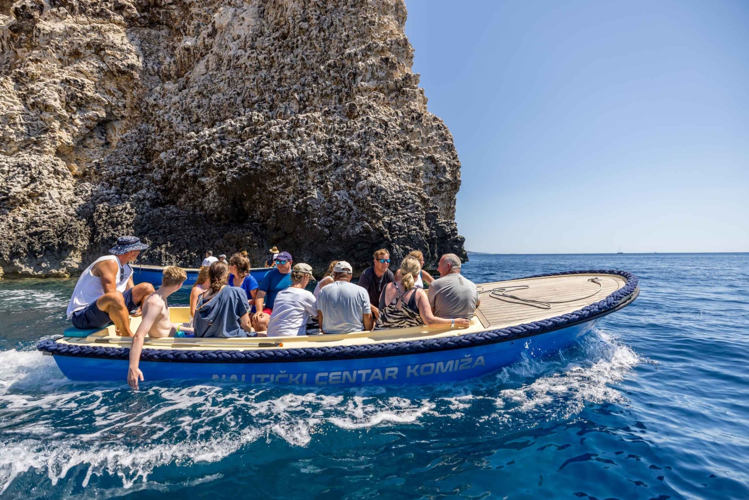 Split ou Trogir : excursion d'une journée en bateau rapide à la Grotte Bleue, Vis et Hvar