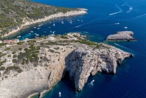 Split ou Trogir : excursion d'une journée en bateau rapide à la Grotte Bleue, Vis et Hvar