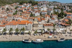 Split ou Trogir : excursion d'une journée en bateau rapide à la Grotte Bleue, Vis et Hvar