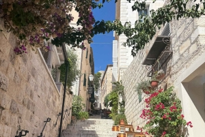 Split ou Trogir : excursion d'une journée en bateau rapide à la Grotte Bleue, Vis et Hvar