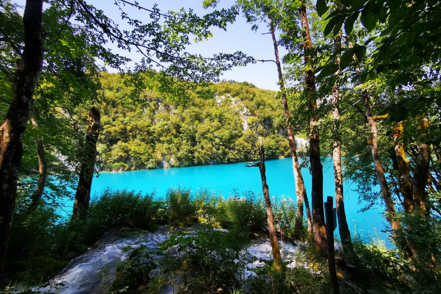 Jakautukaa: Plitvice-järvien opastettu päiväretki pääsylippuineen.