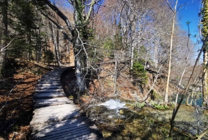 Split: excursão guiada de um dia aos Lagos Plitvice com ingressos