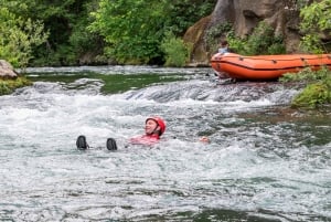 Split: rafting premium, exploración de cuevas, saltos desde acantilados y picnic.