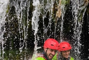 Split: rafting premium, exploración de cuevas, saltos desde acantilados y picnic.