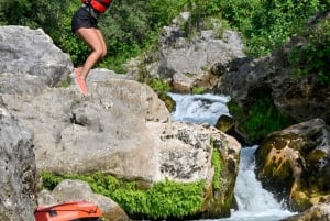 Split: rafting premium, exploración de cuevas, saltos desde acantilados y picnic.