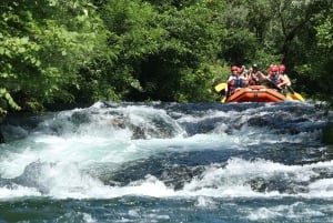 Split: rafting premium, exploración de cuevas, saltos desde acantilados y picnic.