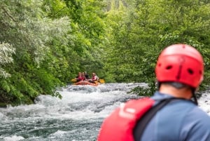 Split: rafting premium, exploración de cuevas, saltos desde acantilados y picnic.