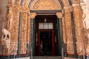 Split: Private tour to Salona, Vitturi castle and Trogir