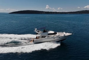 Split: Yksityinen päiväkierros jahtilla Adrianmeren saarille