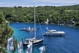 Split: Privat dagsutflykt med yacht till Adriatiska öarna