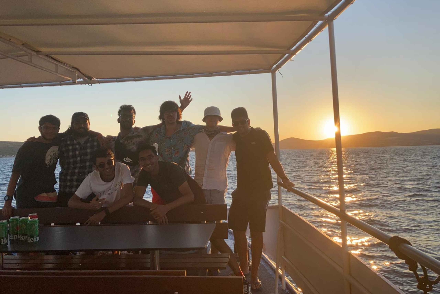 Split: Crucero por la Riviera al Atardecer y Baño con Vibraciones Veraniegas