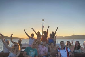Dela: Rivierans solnedgångskryssning och simning med sommarvibbar