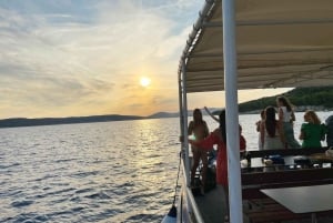 Split: rejs o zachodzie słońca po riwierze i pływanie