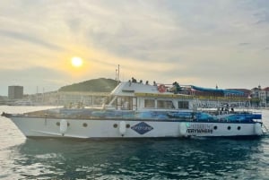 Dela: Rivierans solnedgångskryssning och simning med sommarvibbar