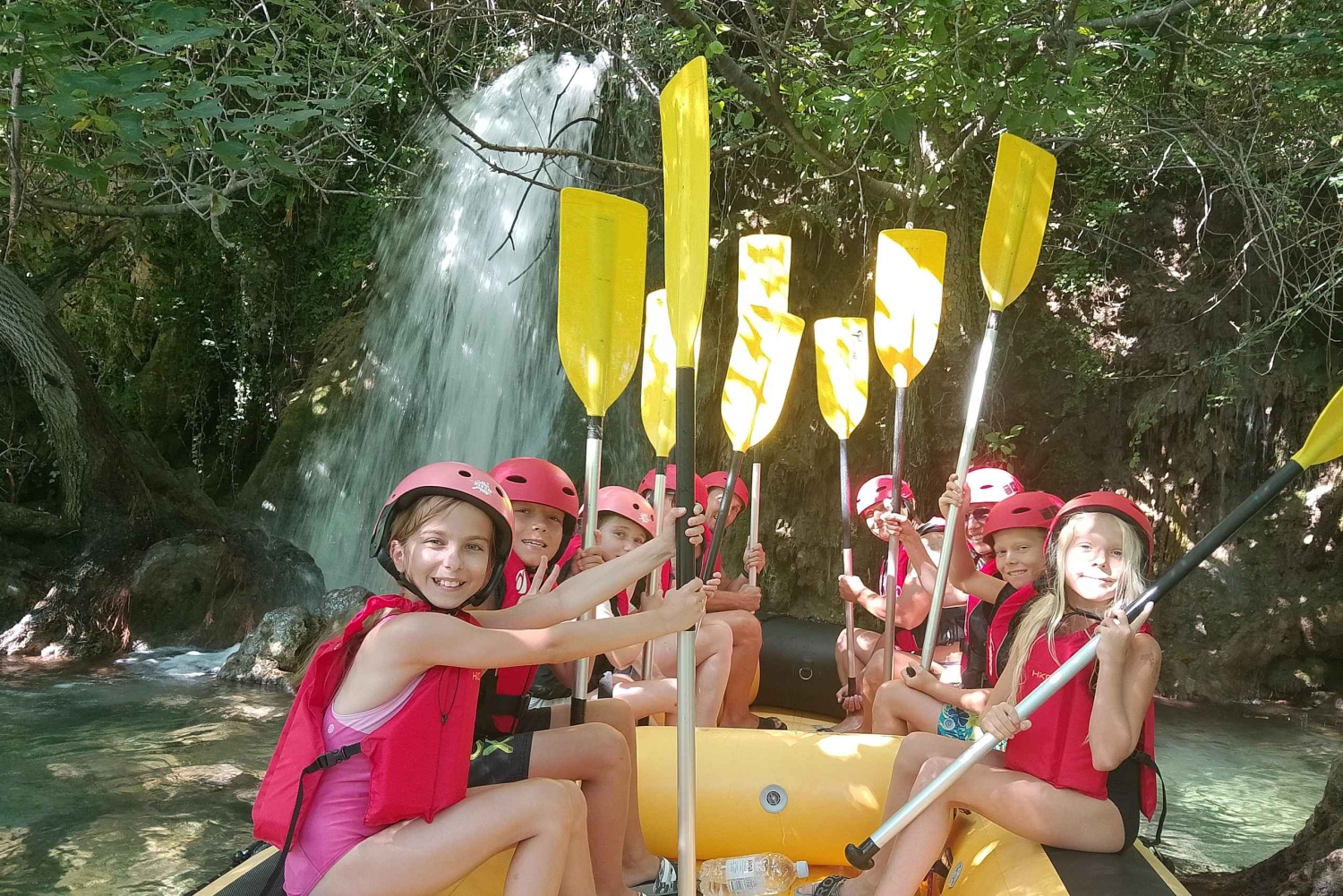 Split: Kleingruppentour mit Rafting auf dem Cetina-Fluss und Höhlentour