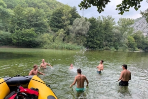 Split: Kleingruppentour mit Rafting auf dem Cetina-Fluss und Höhlentour