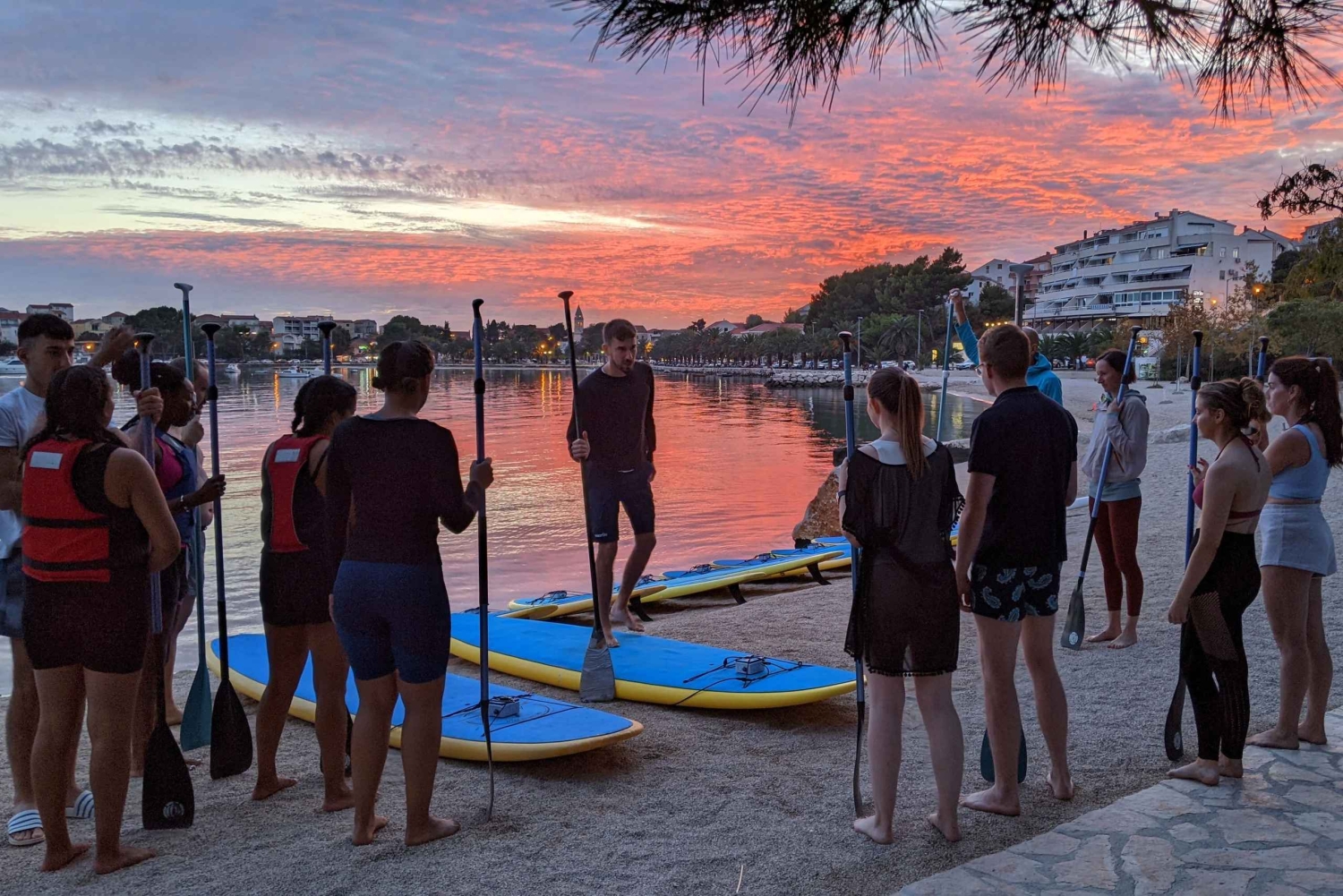 スプリットスタンドアップ・パドルボード・ナイト・グロー・ツアー
