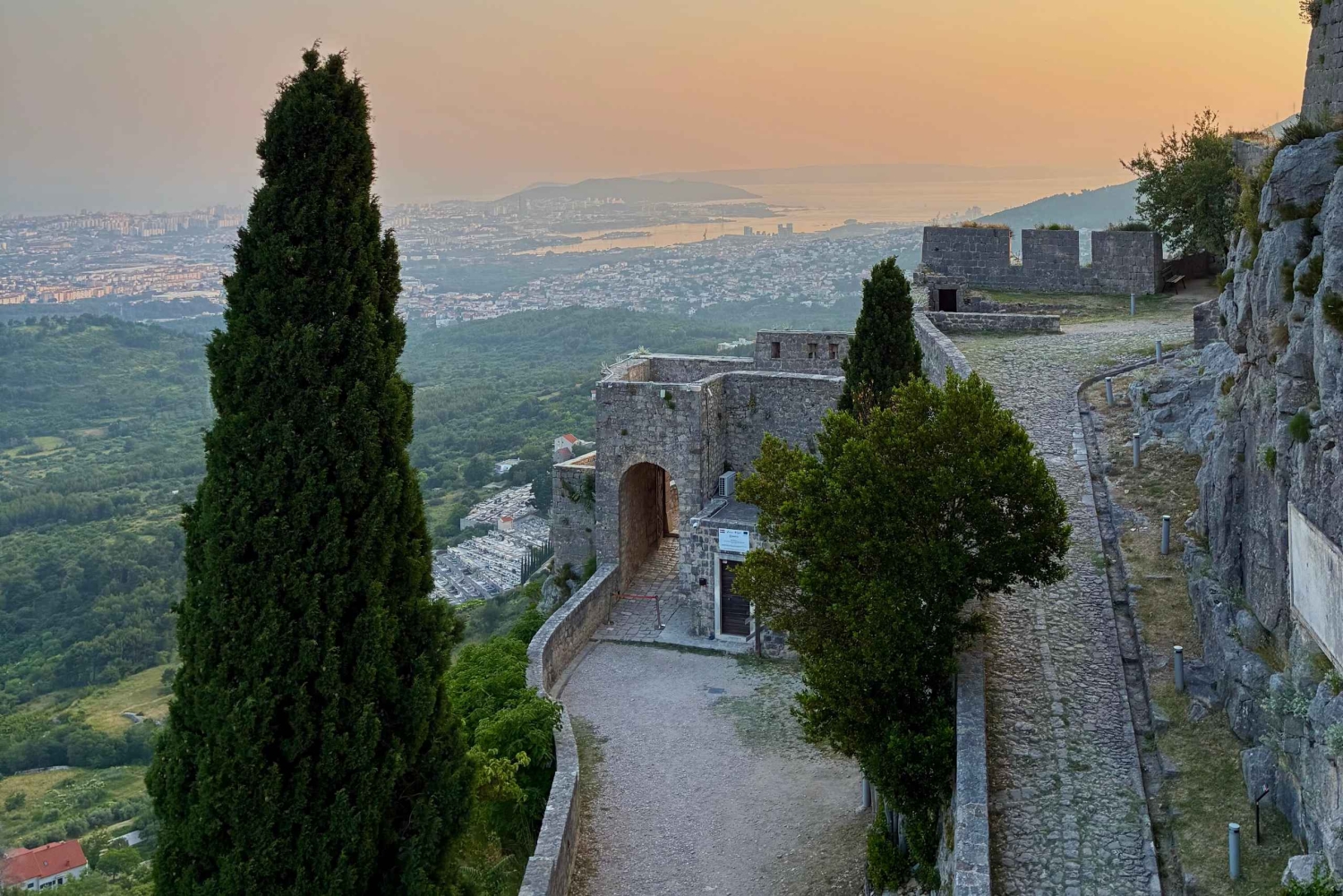 Split: auringonlasku Klisin linnoituksessa ja nähtävyyksiä bussilla
