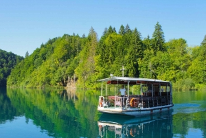 Spalato: Trasferimento a Zagabria con biglietti d'ingresso per i laghi di Plitvice