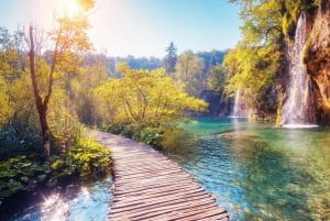 Split: Transfer til Zagreb med adgangsbilletter til Plitvice-søerne