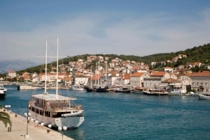 Split: Viaje en autobús descubierto por Trogir + tour a pie gratuito por Split