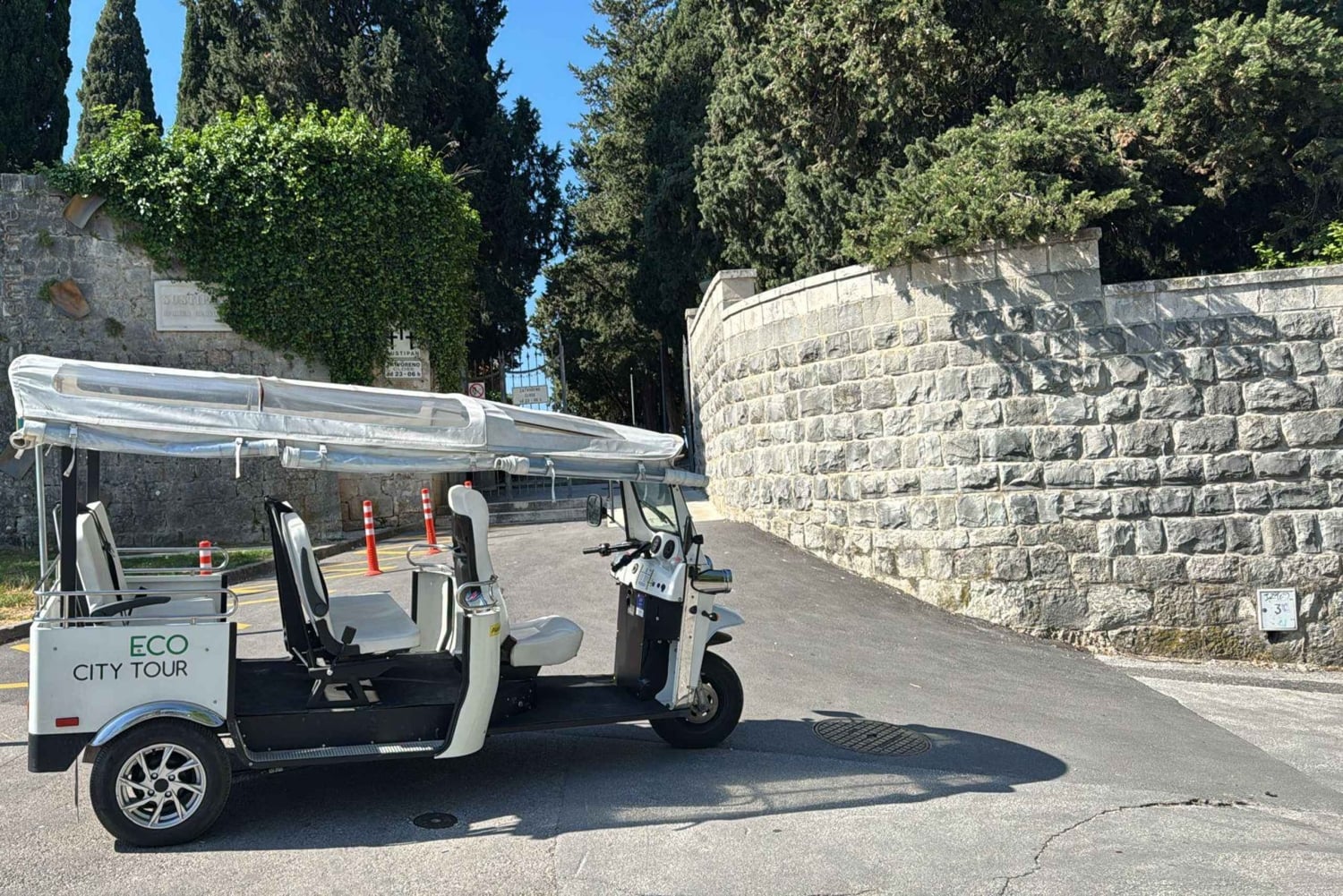 スプリット・トゥクトゥク・ツアー：見どころ、写真、現地の物語