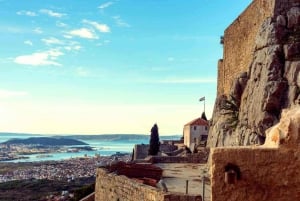Split: Wijnproeverij en Klis Fort Tour bij zonsondergang