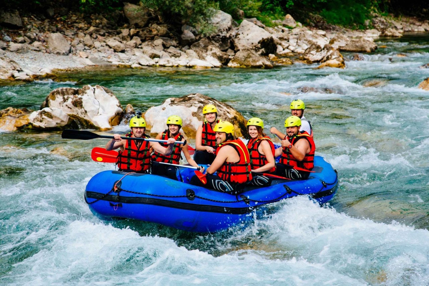 Splitin äärimmäinen kiire: Cetina Rapids Rafting & Cliff Jumping (koskenlasku ja kalliohyppy)