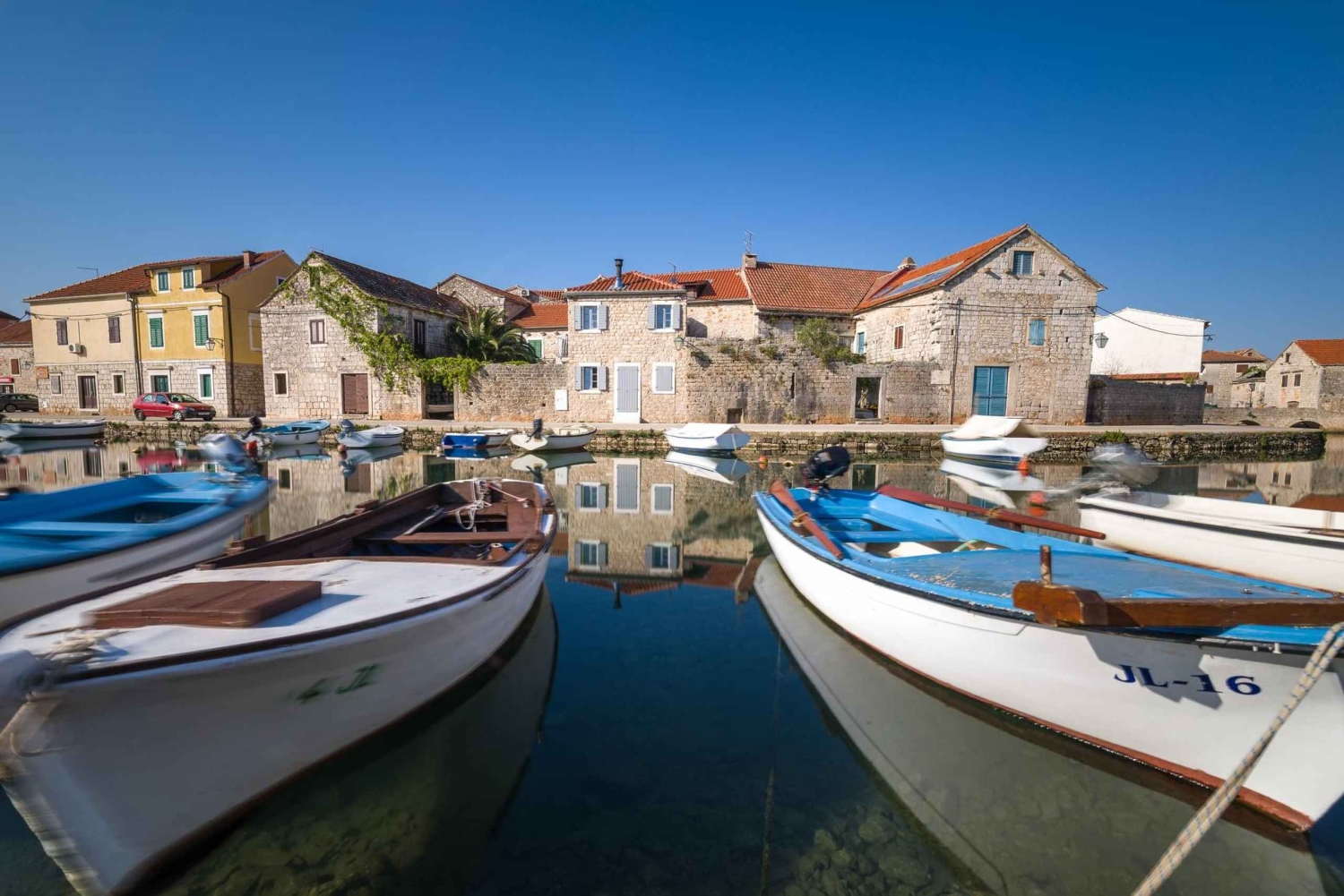 Stari Grad: Privat tuk-tuk-tur med vinprovning