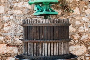 Stari Grad: Privat tuk-tuk-tur med vinprovning