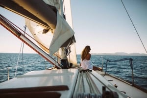 Seiltur i solnedgangen på Pakleni-øyene