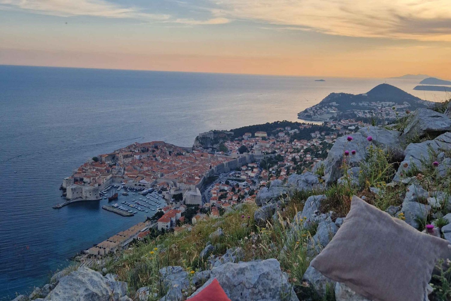 Dubrovnik, Spanien Vinprovning vid solnedgången på Panorama Point