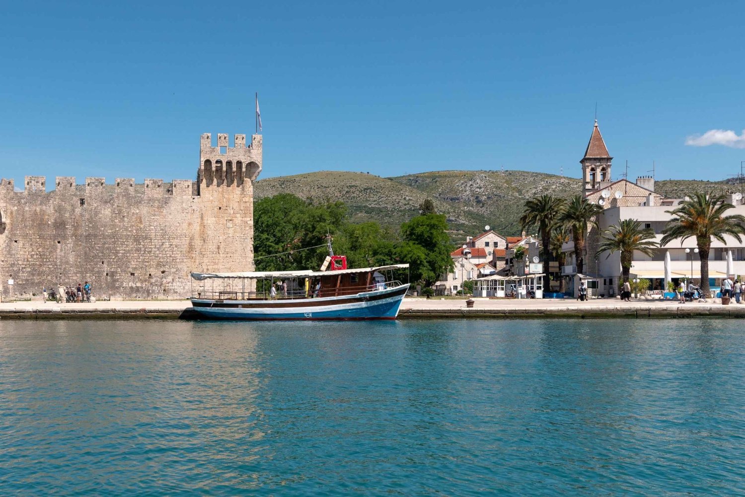 Trogir: Tour zu den 3 Inseln der Blauen Lagune mit Mittagessen und Getränken