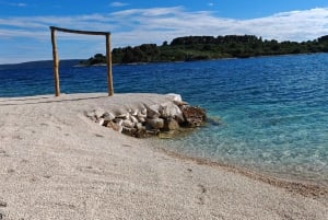 Trogir: Blue Lagoon 3 Islands Tour with Lunch & Drinks