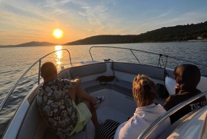 Trogir: Blaue Lagune und 3 Inseln Speedboat Tour