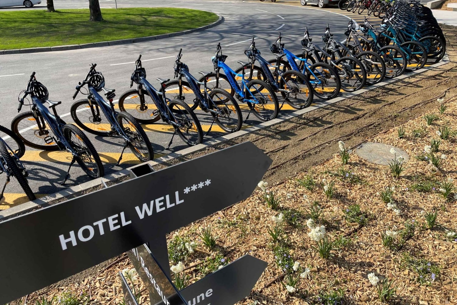 Tuheljske Toplice: Castles and churches by e-bike