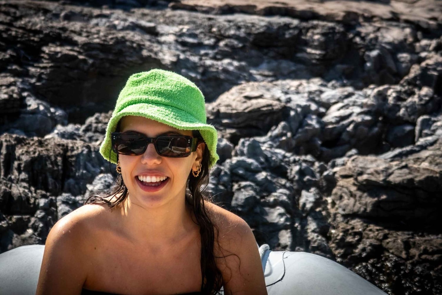 フヴァル発VIPボート体験：5つの島、4つのビーチ、3つの洞窟をご案内いたします