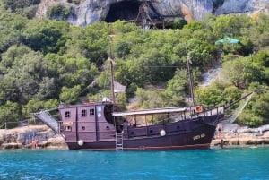 Vrsar: Lim Fjord Boat Tour with Swimming near Pirate's Cave