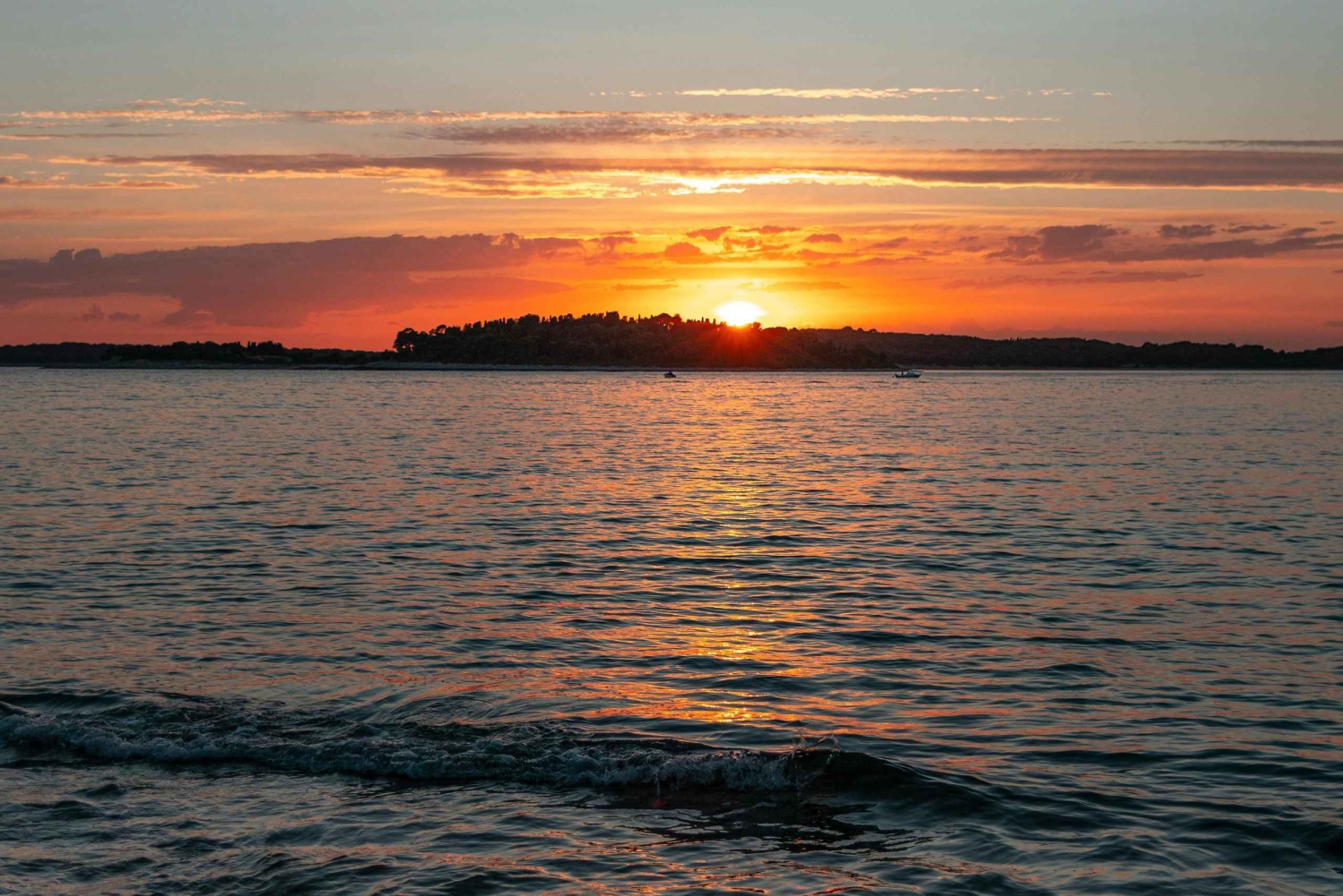 VRSAR: Night Boat Tour to Rovinj with Dolphin Watching