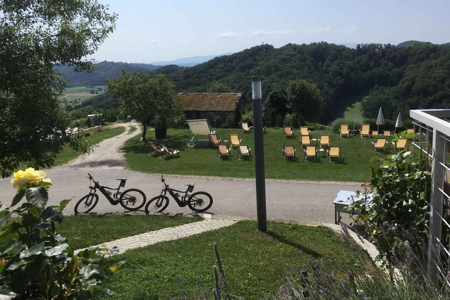 Vuglec Breg: E-Bike Ride to Castles with Wine Tasting