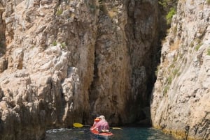 Activités nautiques, excursions en kayak avec un guide, saut de falaise
