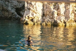 Bahías salvajes de la isla de Krk: Excursión privada en barco de medio día