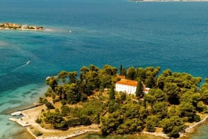 ザダル：3島スピードボートツアー＆ブルーベイで水泳（ドリンク付き）